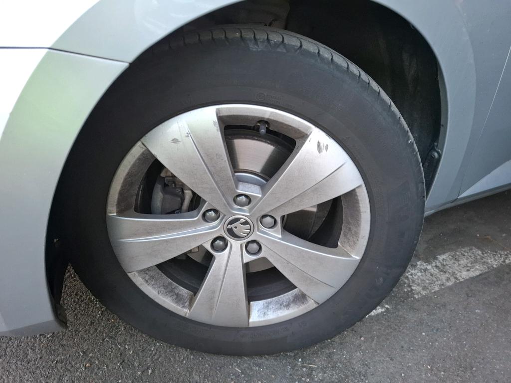 SKODA SUPERB COMBI 1.5 TSI 150 ACT DSG7 Business 2022