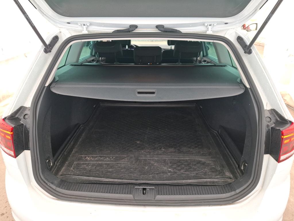 VOLKSWAGEN PASSAT SW 2.0 TDI EVO SCR 122 DSG7 Life Plus 2024