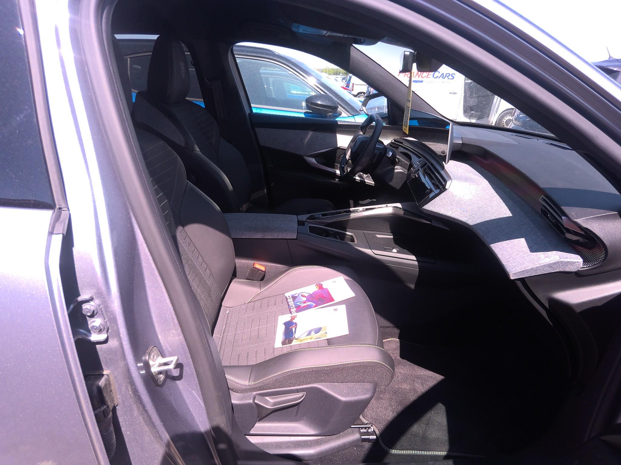 PEUGEOT 3008 Hybrid 145 e-DCS6 GT 2025