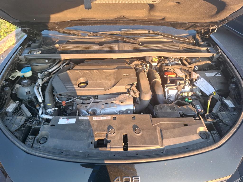PEUGEOT 408 PHEV 180 e-EAT8 Allure 2024