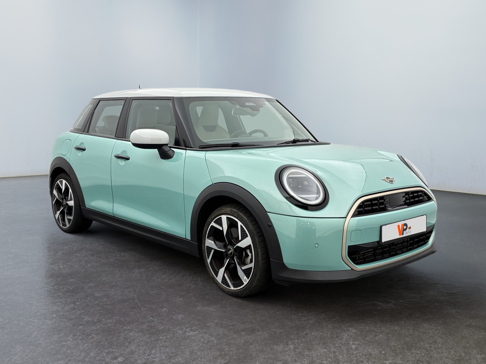 MINI Cooper 5 Portes C 156 Favoured + Pack S DKG7 2024