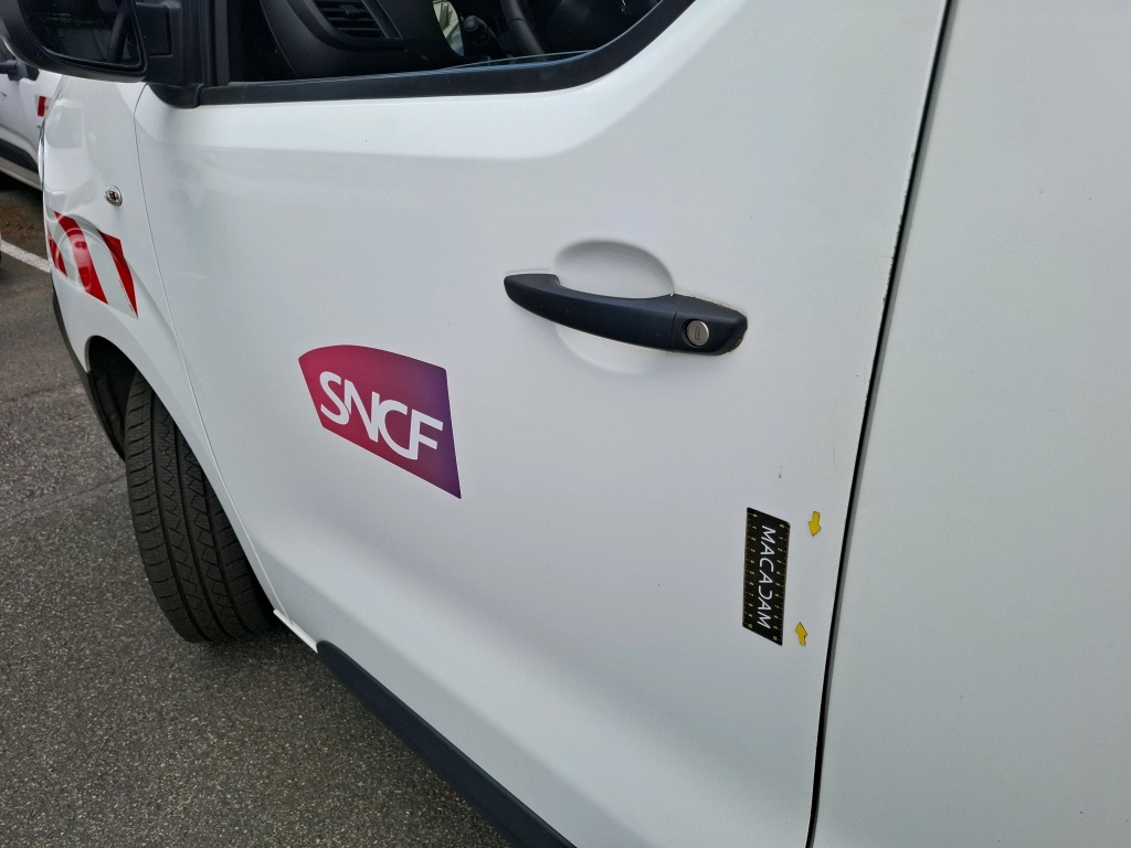 PEUGEOT EXPERT FOURGON TOLE STANDARD 2.0 BLUEHDI 120 S&S BVM6 PREMIUM 2018