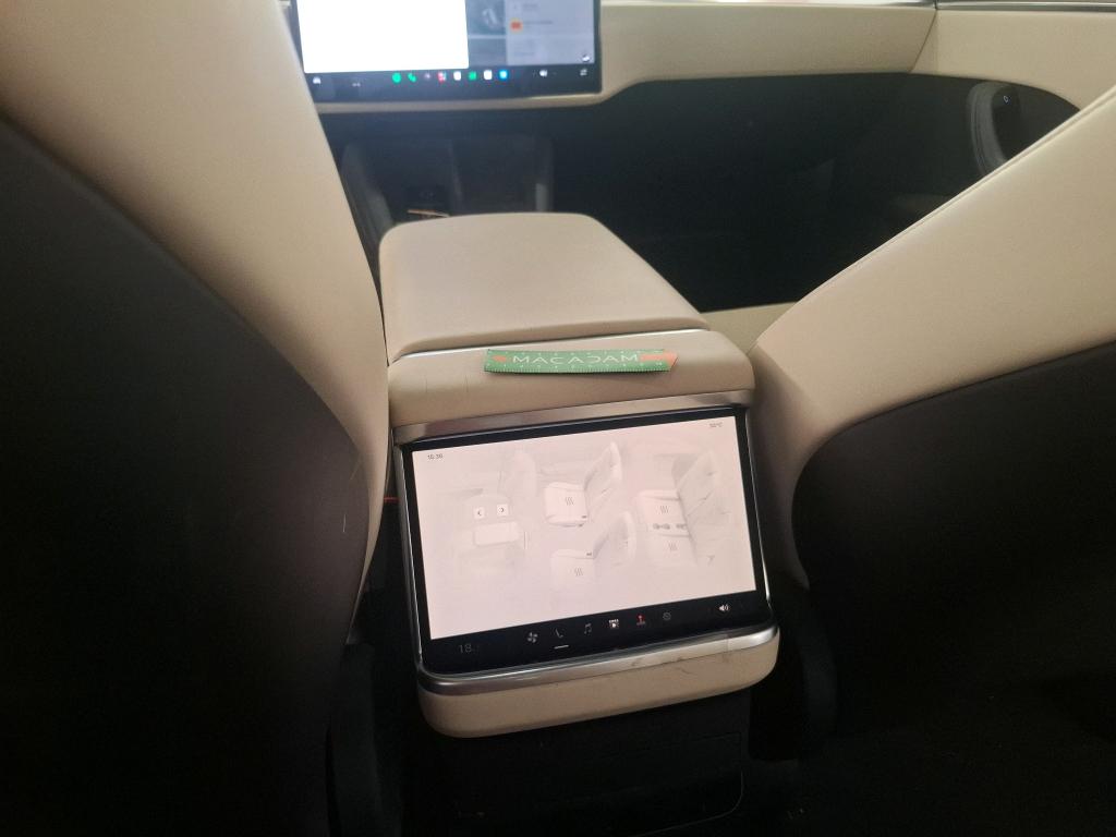 TESLA  2023