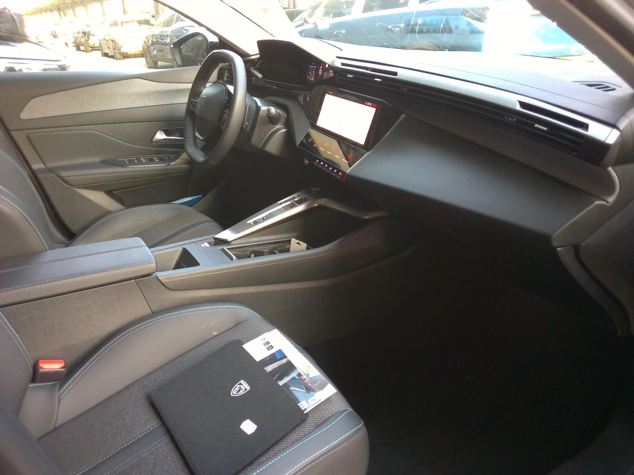PEUGEOT 308 SW Hybrid 136 e-DCS6 Allure 2025