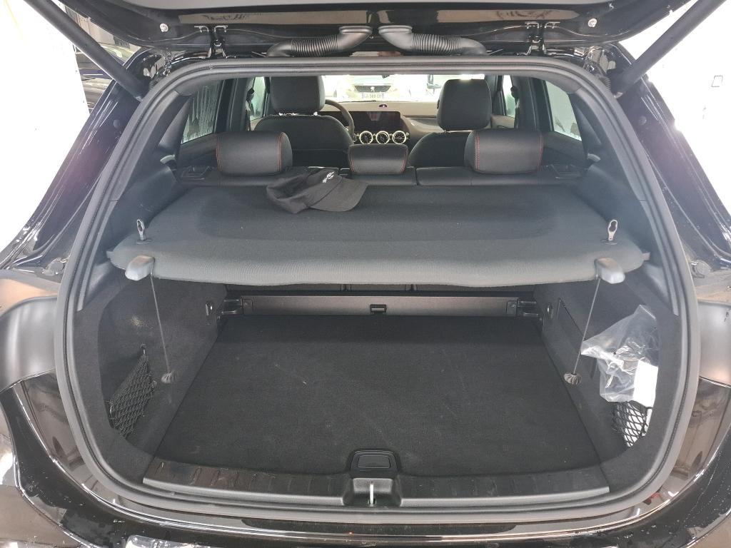 MERCEDES-BENZ GLA 180 7G-DCT Edition 140 2026
