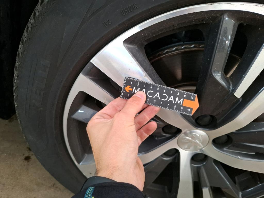 PEUGEOT 3008 Hybrid 225 e-EAT8 Active Pack 2023
