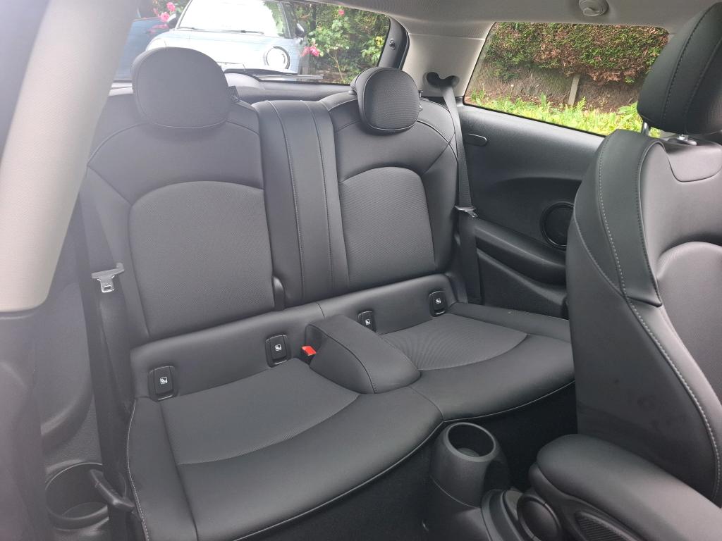 MINI HATCH 3 Portes Cooper 136 ch BVA7 Edition Camden 2023