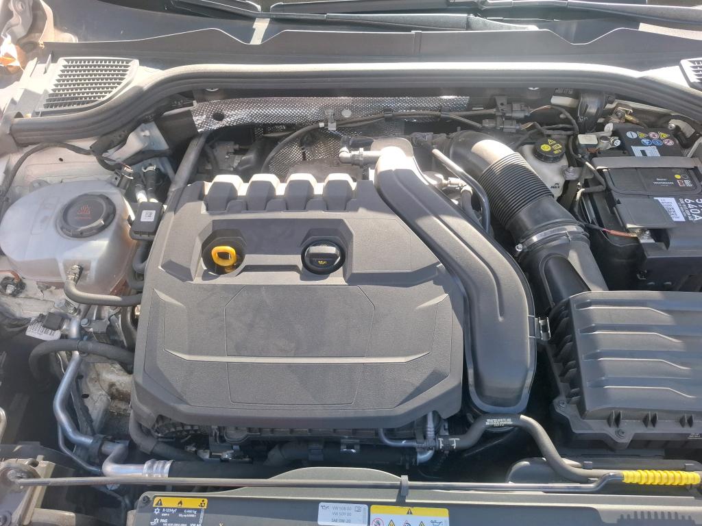VOLKSWAGEN GOLF 1.5 eTSI OPF 130 DSG7 R-Line 2022