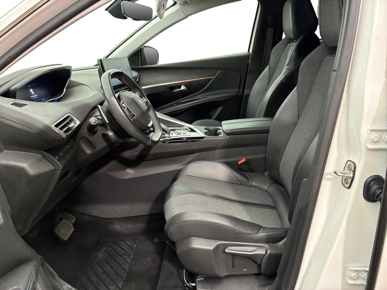 PEUGEOT 3008 Hybrid 225 e-EAT8 Allure 2022