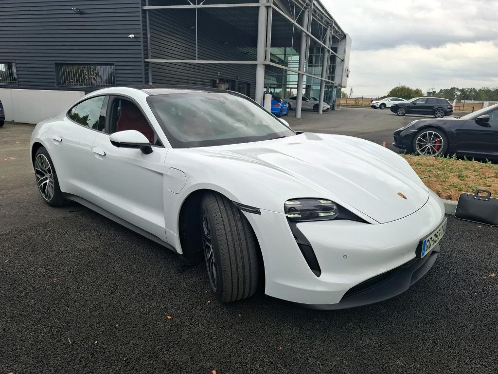 PORSCHE  2023