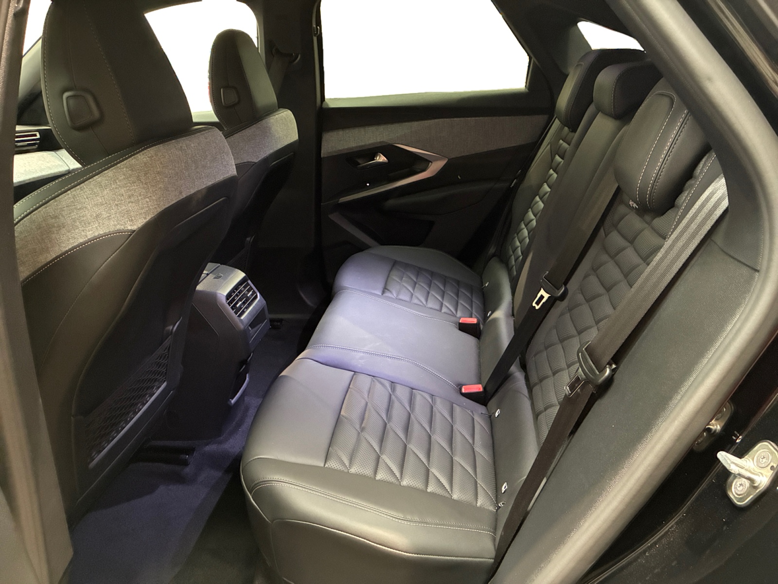 PEUGEOT 3008 Hybrid 136 e-DCS6 Allure 2024