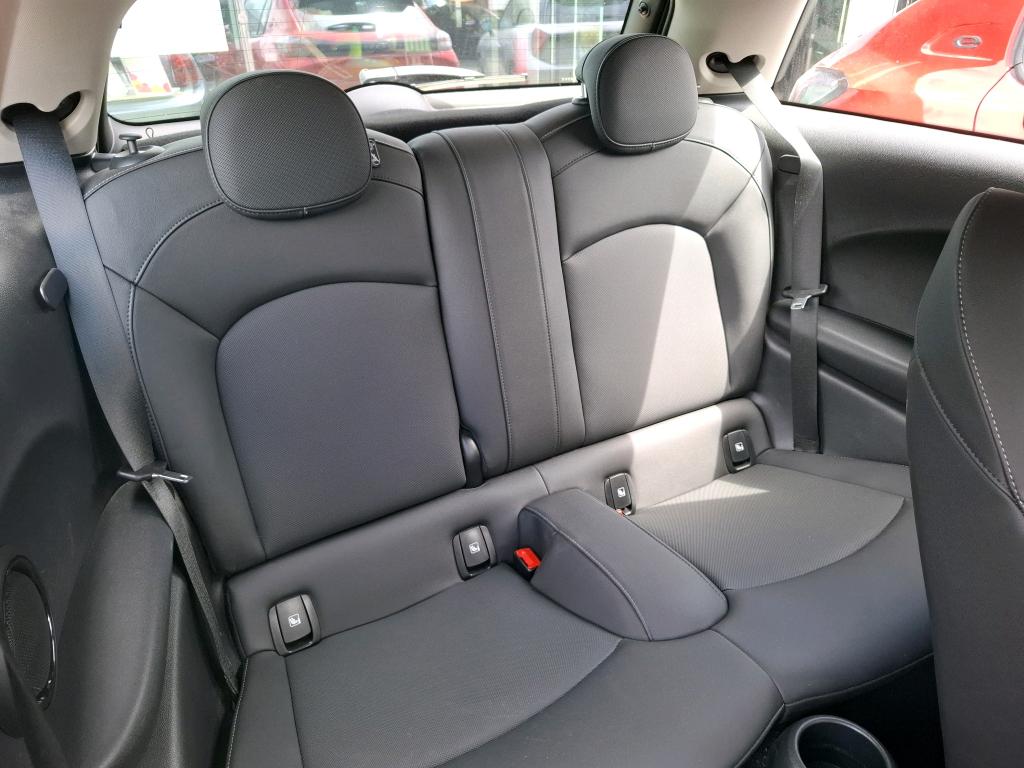 MINI HATCH 3 Portes Cooper SE 184 ch Essential 2023