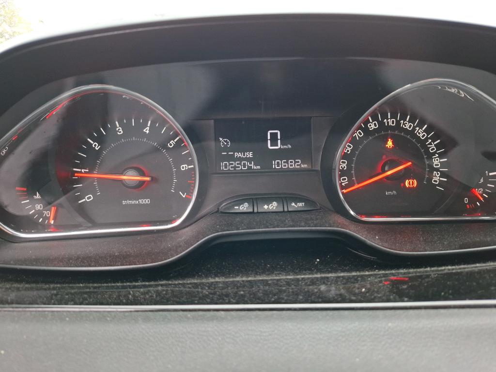 PEUGEOT 208 1.2 PureTech 82ch BVM5 Active 2015