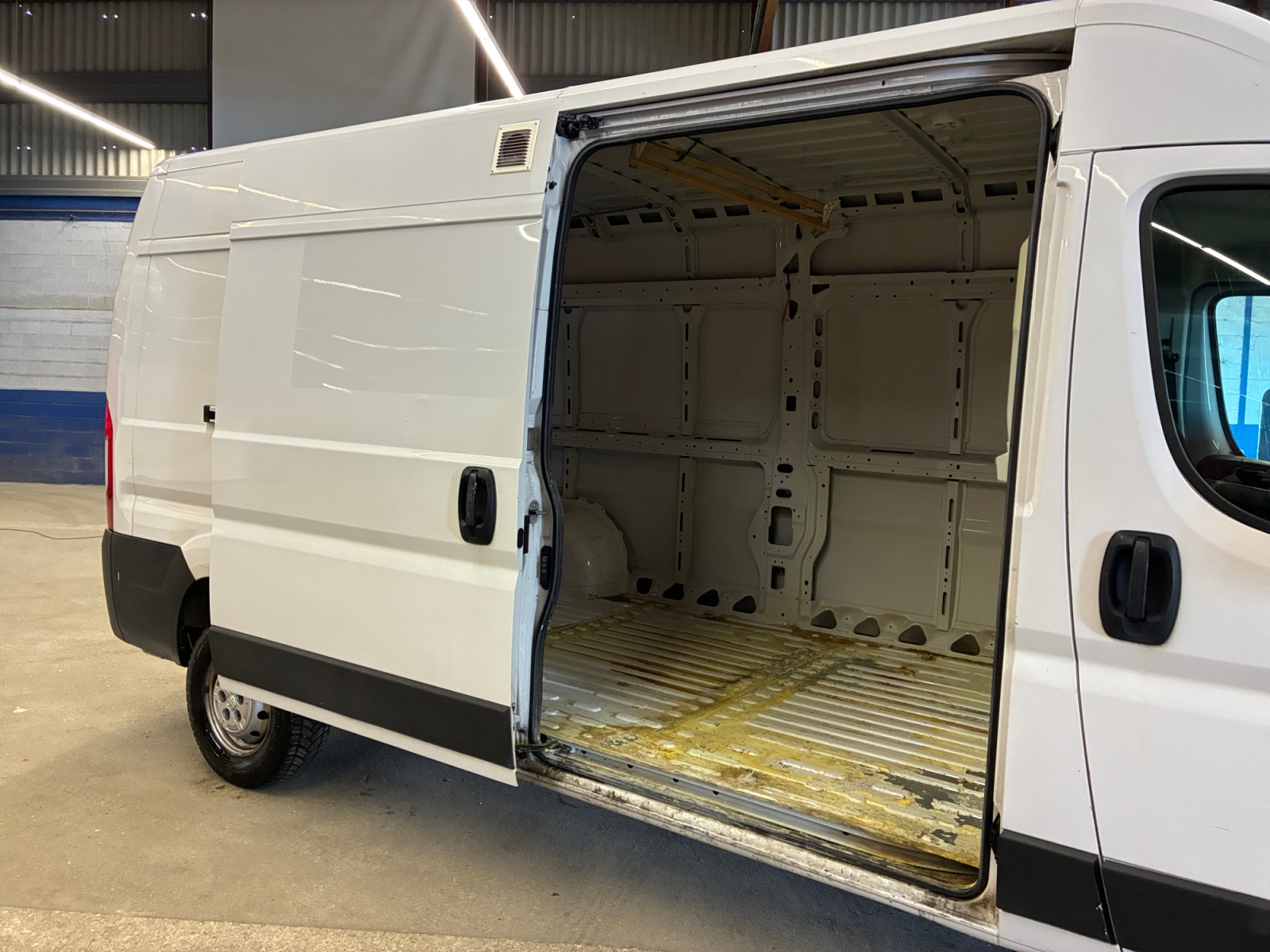 PEUGEOT BOXER TOLE 3.3 T L3H2 BLUEHDI 140 S&S BVM6 ASPHALT ASPHALT 2023