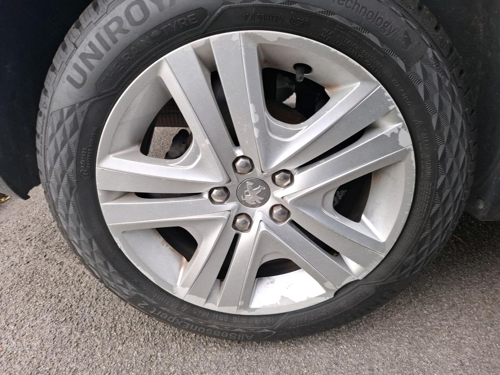 PEUGEOT 2008 PureTech 82ch S&S BVM5 Signature 2019