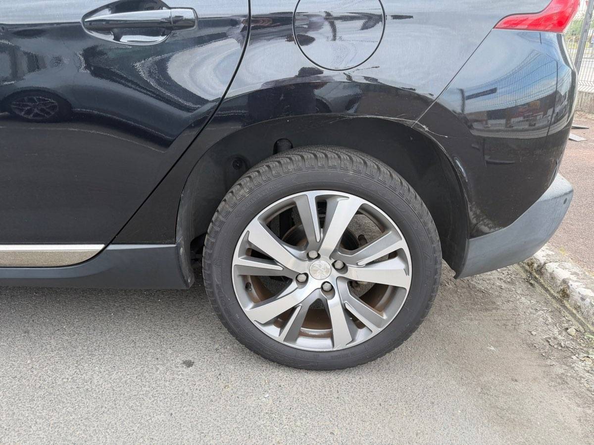 PEUGEOT 2008 1.6 e-HDi 115ch FAP BVM6 Féline Titane Féline Titane 2013