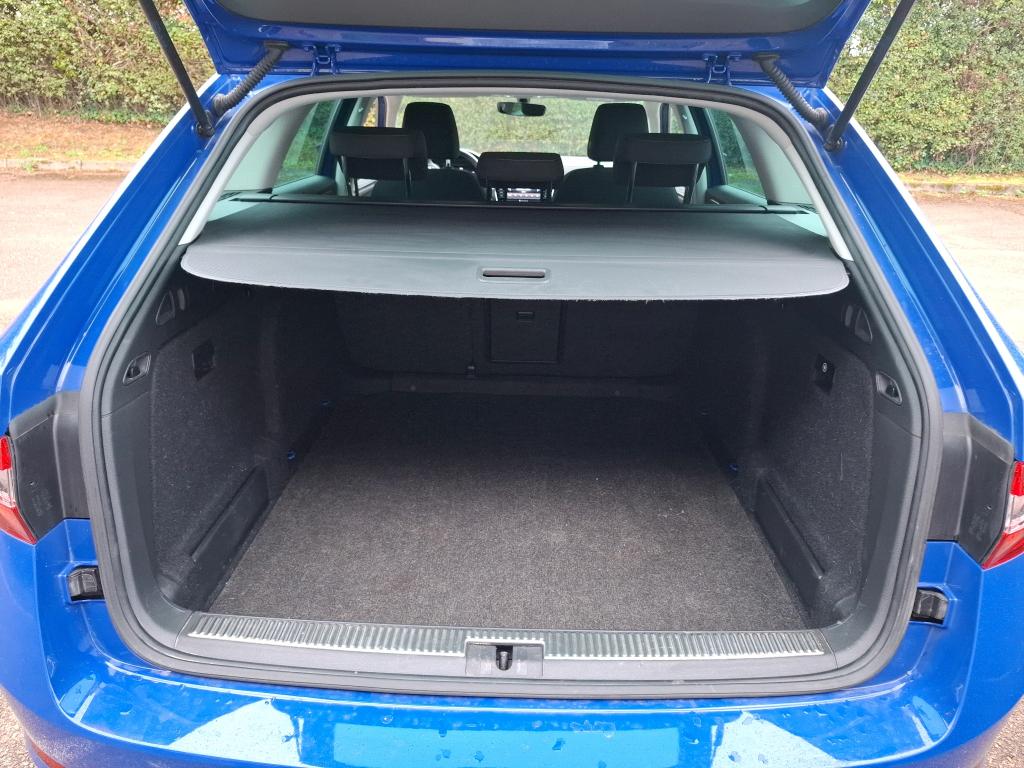 SKODA SUPERB COMBI 2.0 TDI 150 SCR DSG7 Business 2024