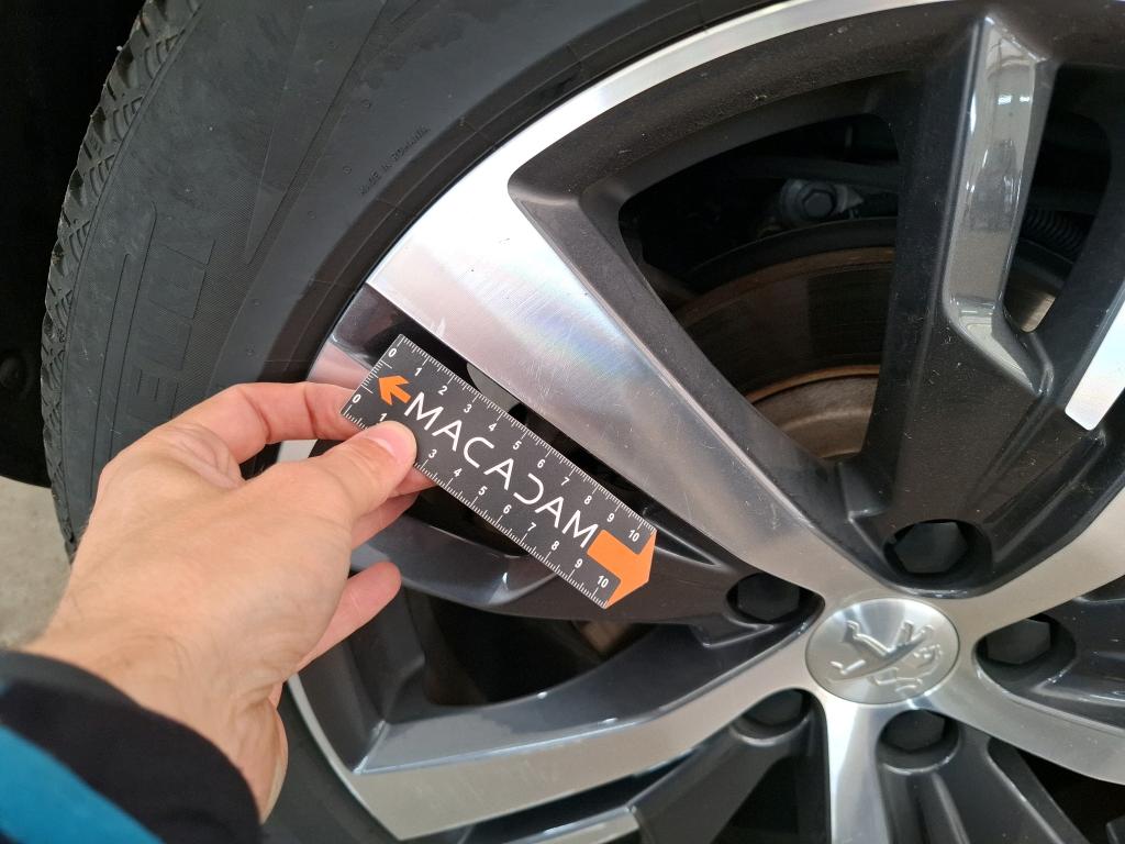 PEUGEOT 3008 Hybrid 225 e-EAT8 Active Pack 2023