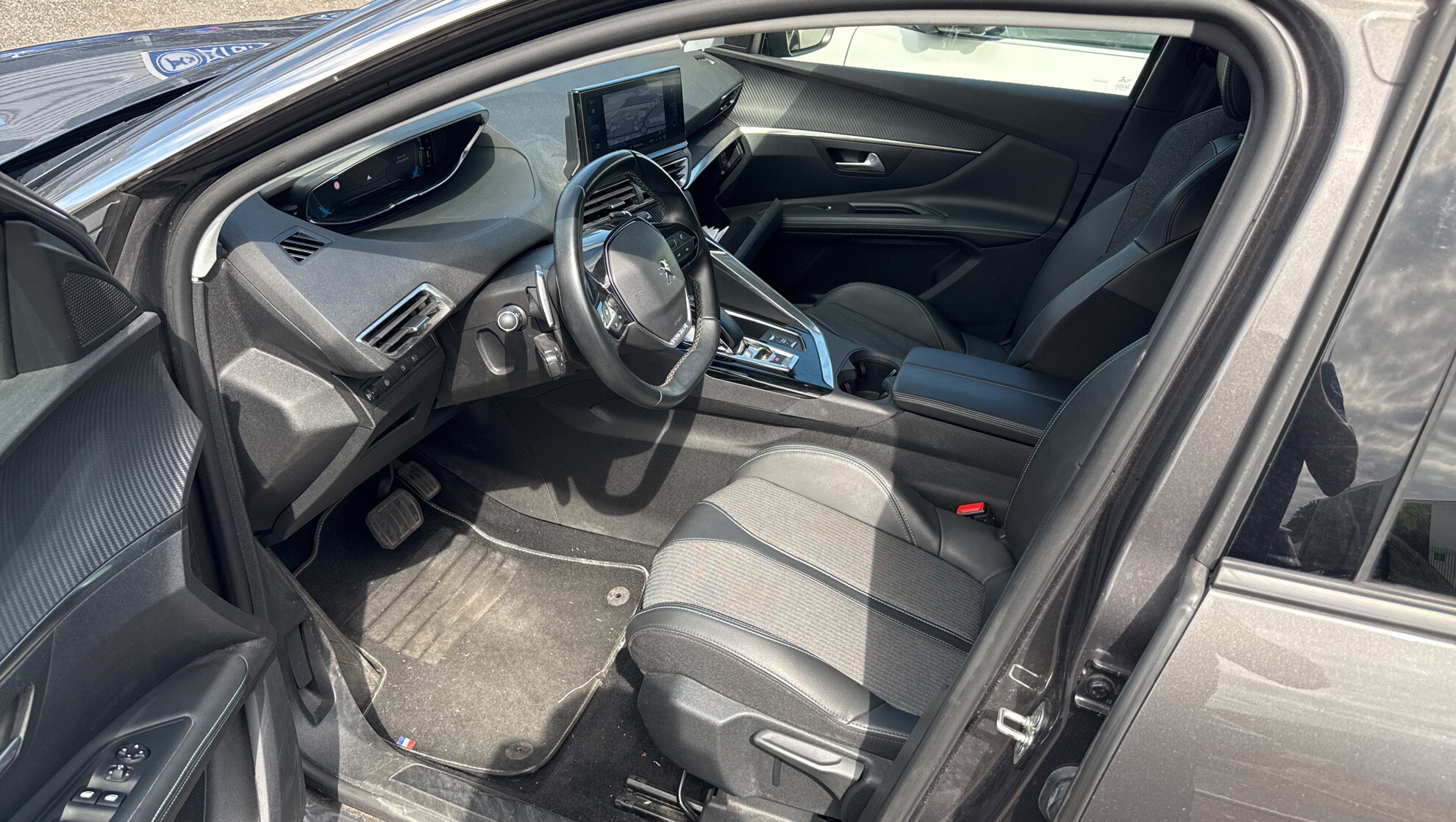 PEUGEOT 3008 Hybrid 225 e-EAT8 Allure 2021