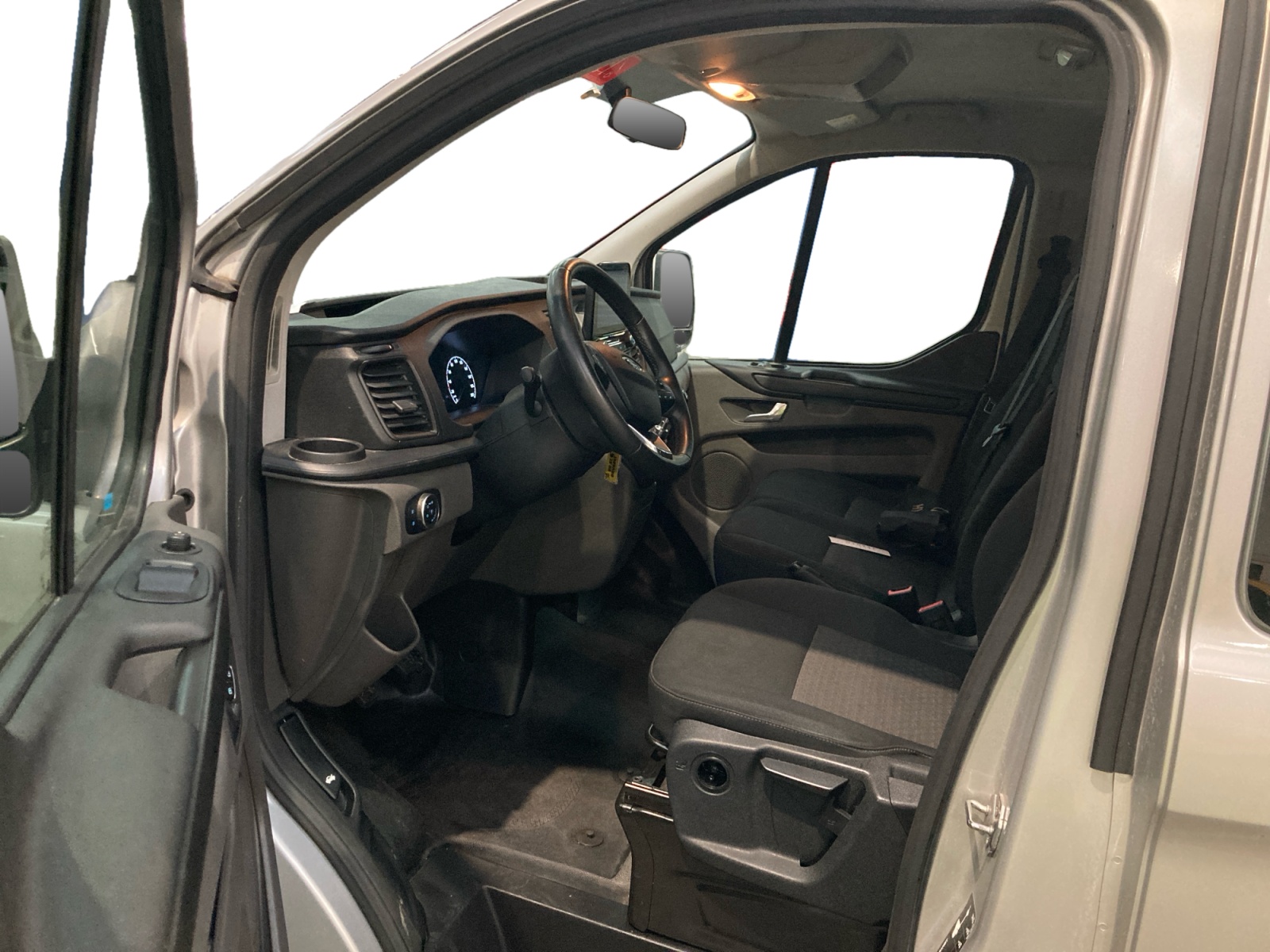 FORD Transit Custom Kombi 320 L2H1 2.0 EcoBlue 130 Trend Business	9pl 2023