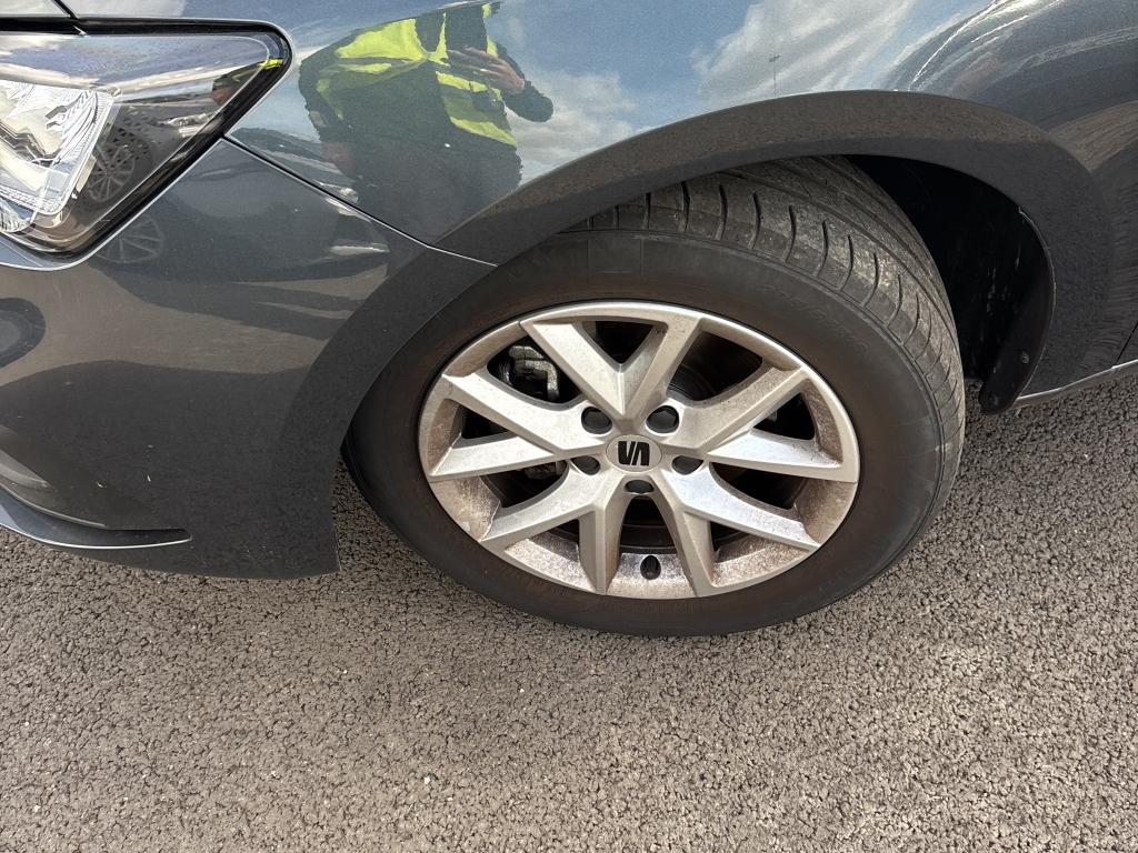 SEAT LEON 1.5 eTSI Hybrid 115 DSG7 Business 2025
