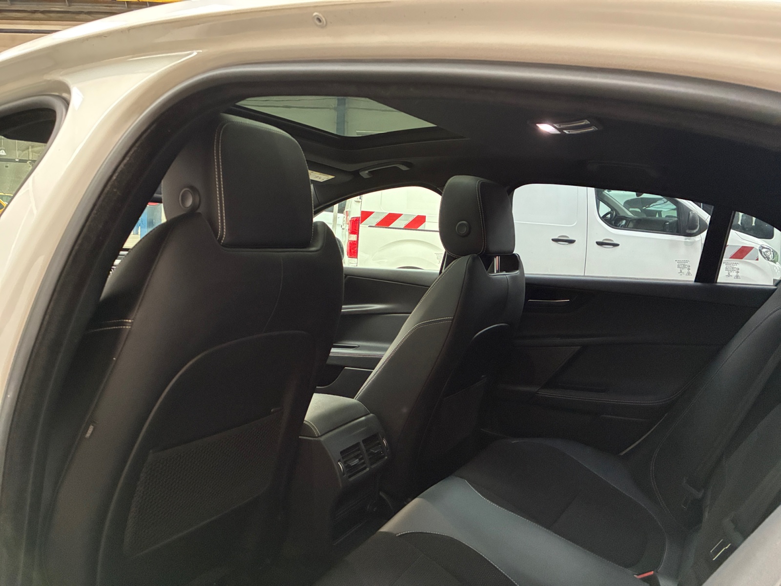 JAGUAR XE 2.0 D - 180 ch BVA R-Sport 2017
