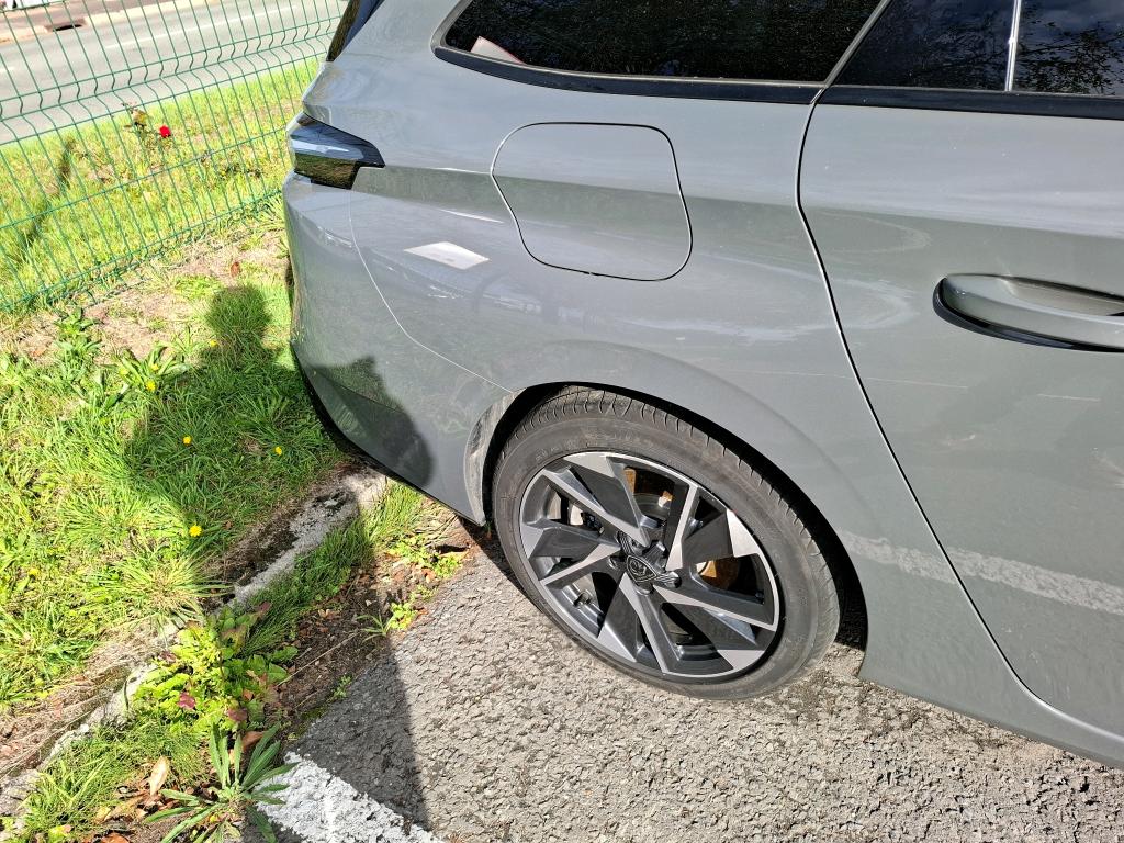 PEUGEOT 308 SW PHEV 180 e-EAT8 Allure 2025