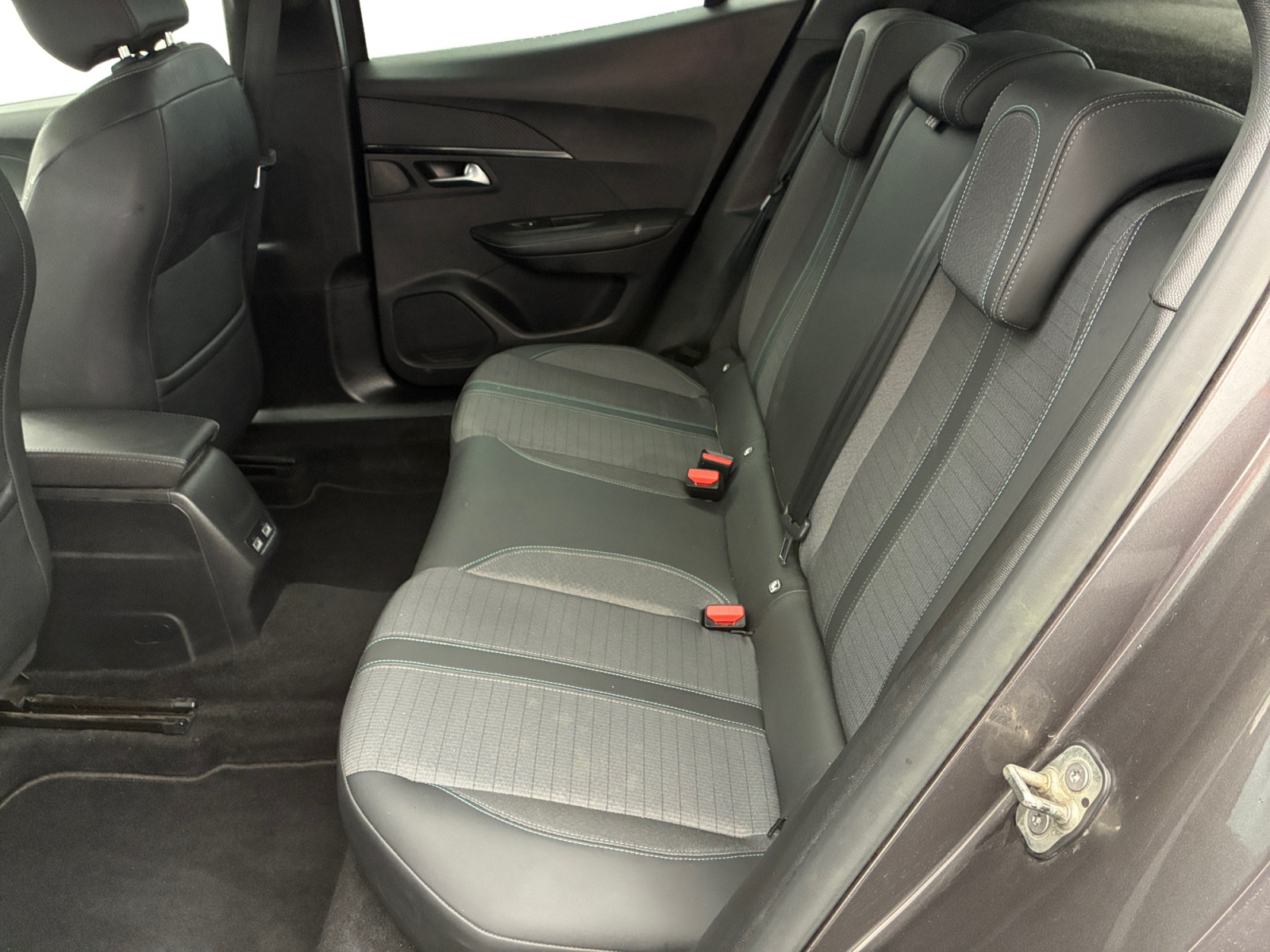 PEUGEOT 2008 PureTech 130 S&S EAT8 Allure Pack 2021
