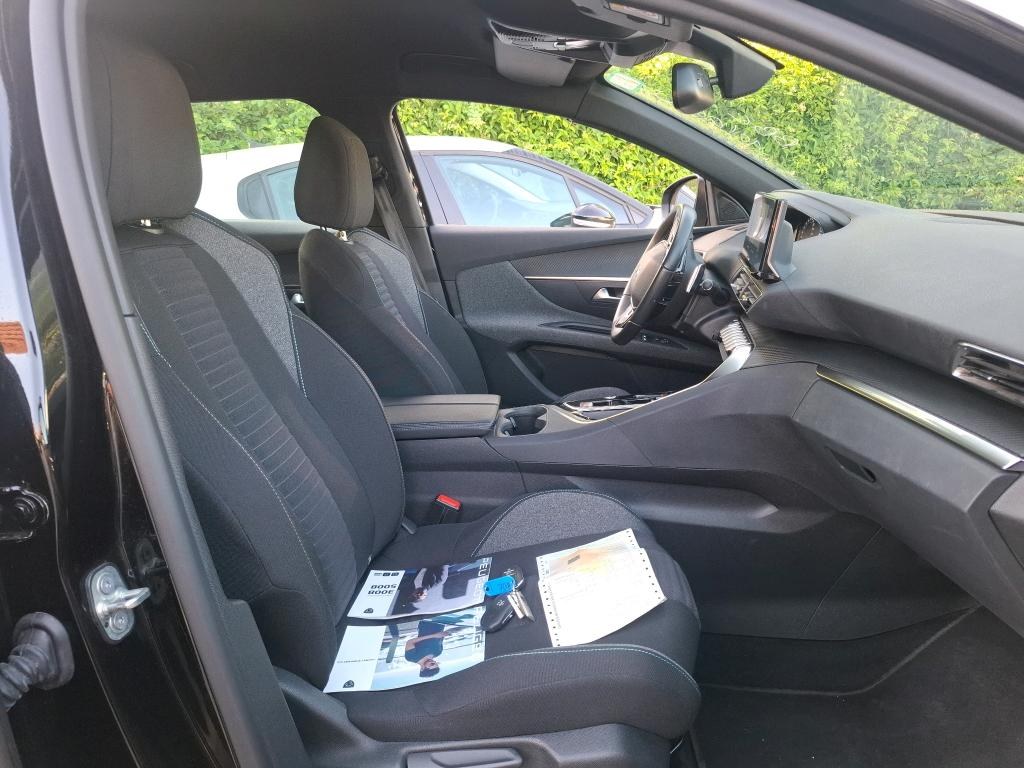 PEUGEOT 3008 Hybrid 225 e-EAT8 Active Pack 2023