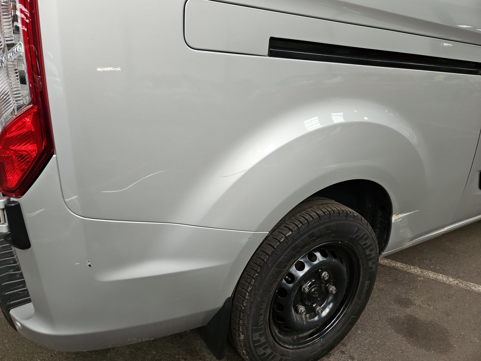 FORD Transit Custom 320 L2H1 2.0 EcoBlue 130 Trend Business 9pl 2023
