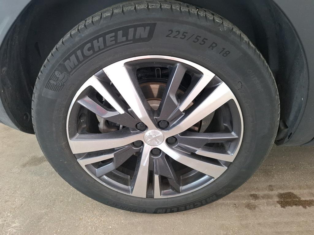 PEUGEOT 3008 Hybrid 225 e-EAT8 Active Pack 2023