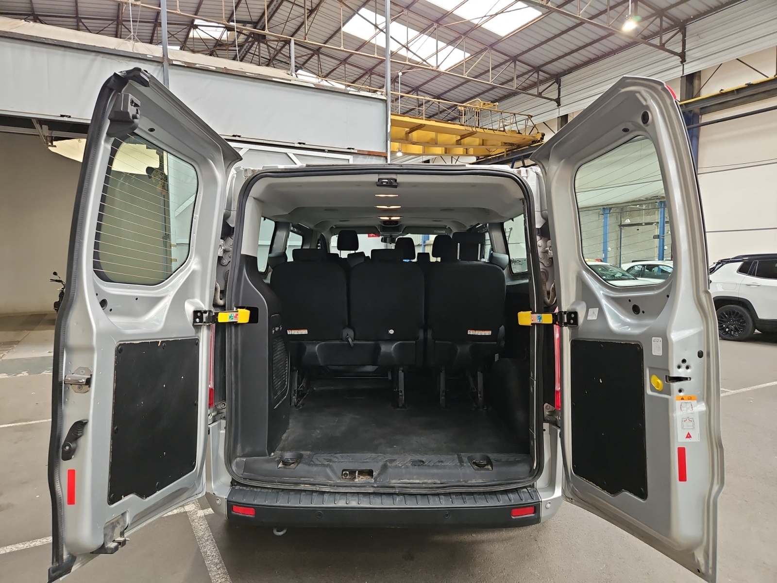FORD TRANSIT Custom KOMBI 320 L2H1 2.0 EcoBlue 130 Trend Business 2023