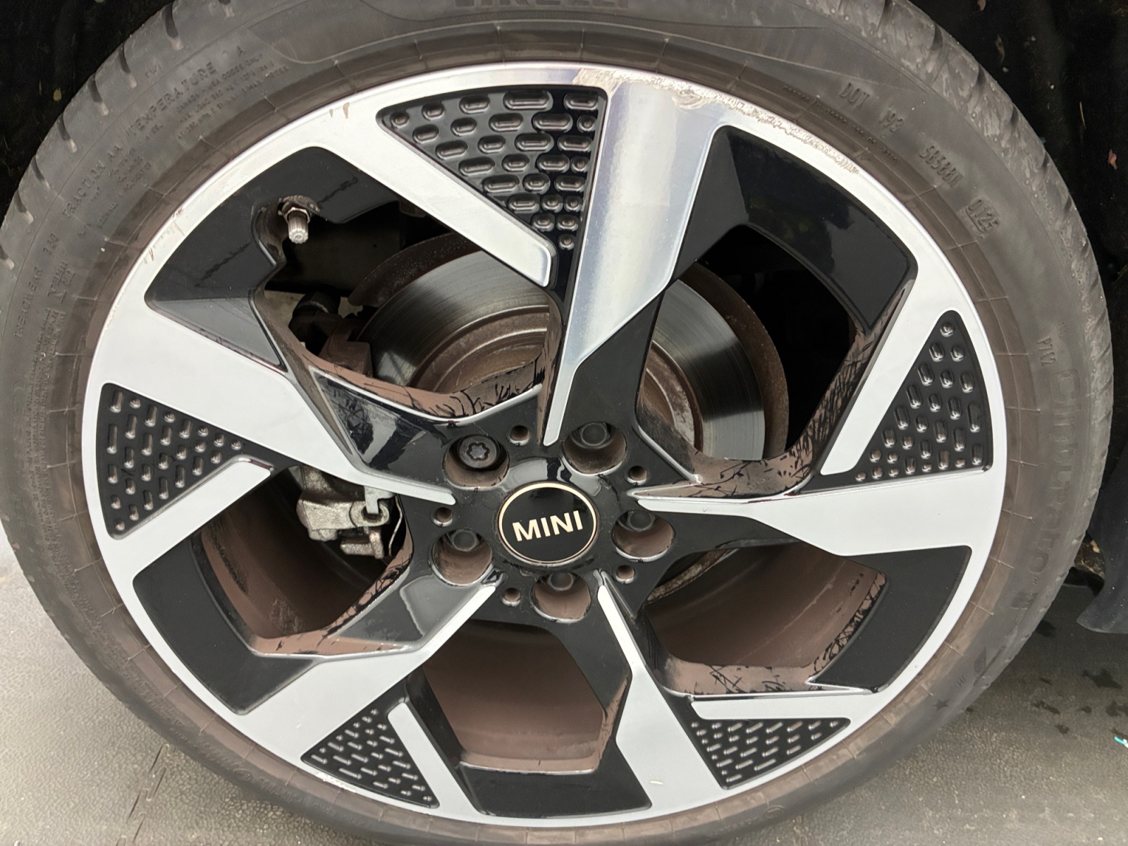 MINI Cooper 5 Portes C 156 Favoured + Pack S DKG7 2024