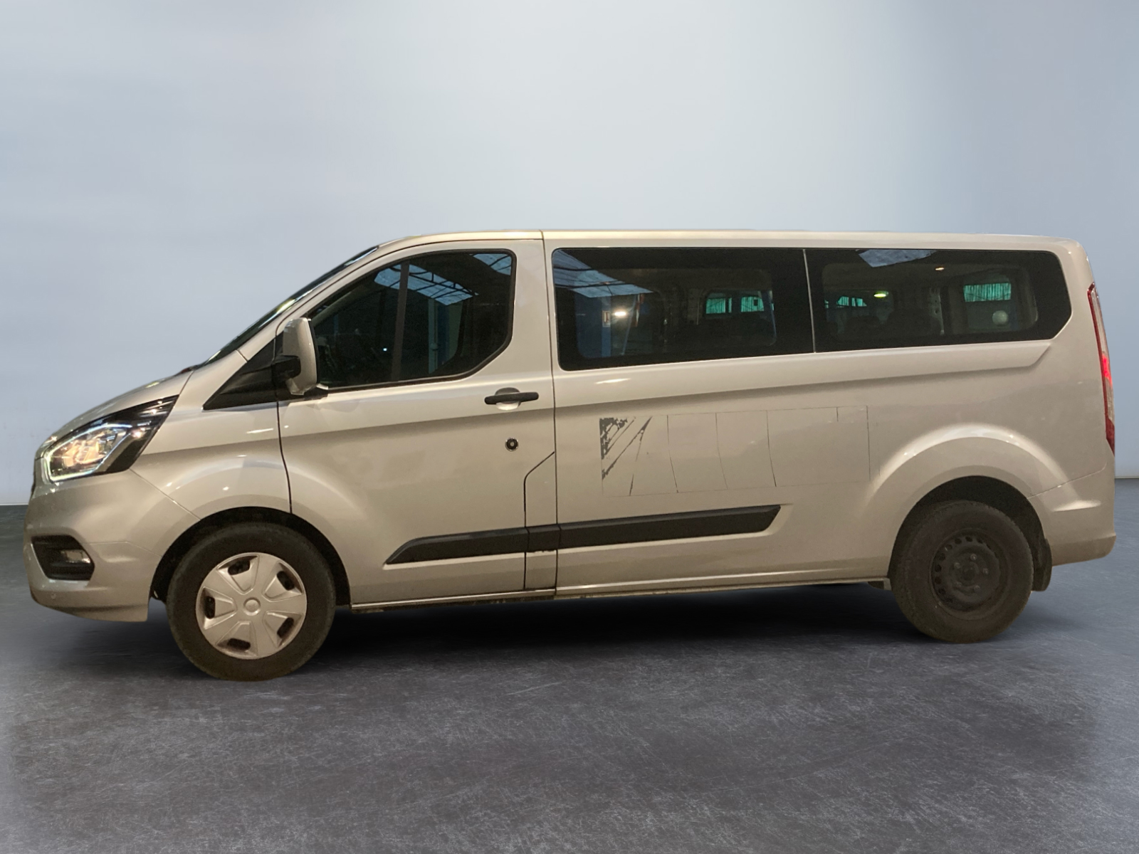 FORD Transit Custom Kombi 320 L2H1 2.0 EcoBlue 130 Trend Business 9pl 2023