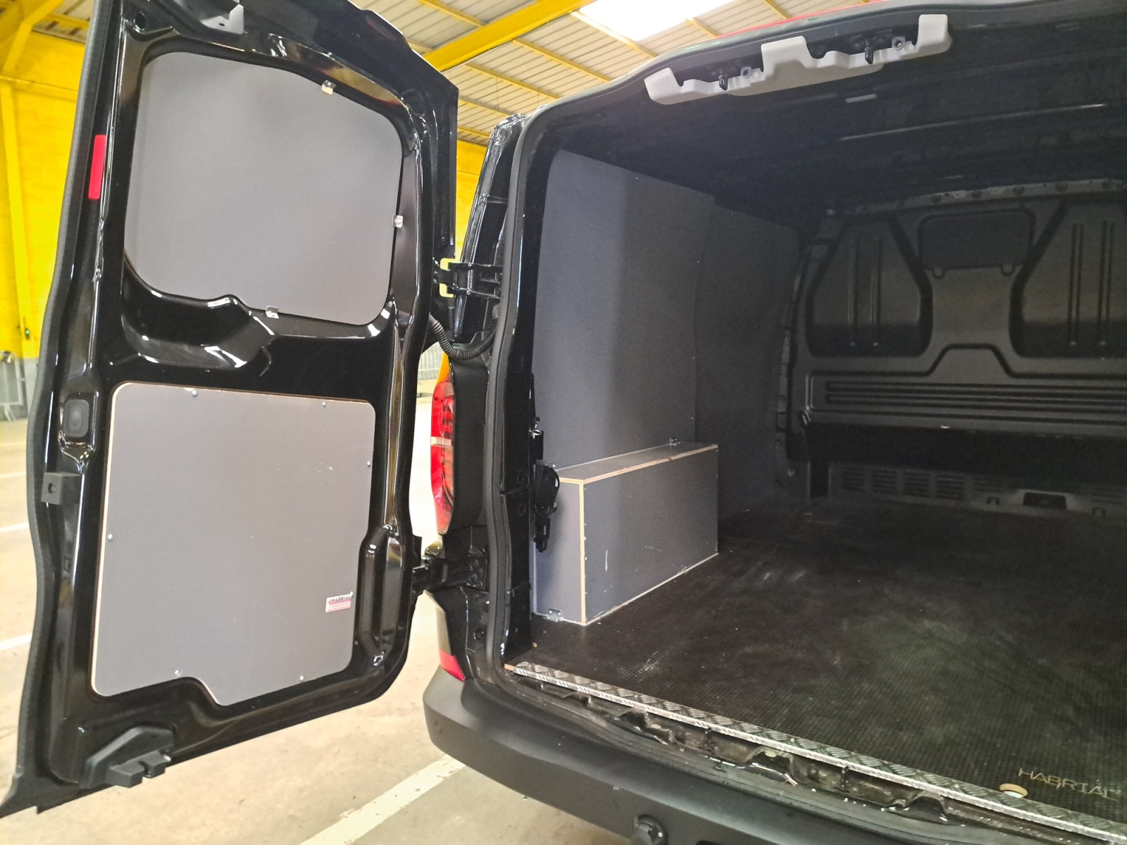 VOLKSWAGEN TRANSPORTER VAN L1H1 2.0 TDI 150 BVA8 BUSINESS 2025