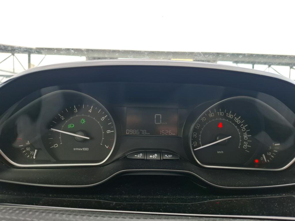PEUGEOT 2008 PureTech 82ch S&S BVM5 Signature 2019