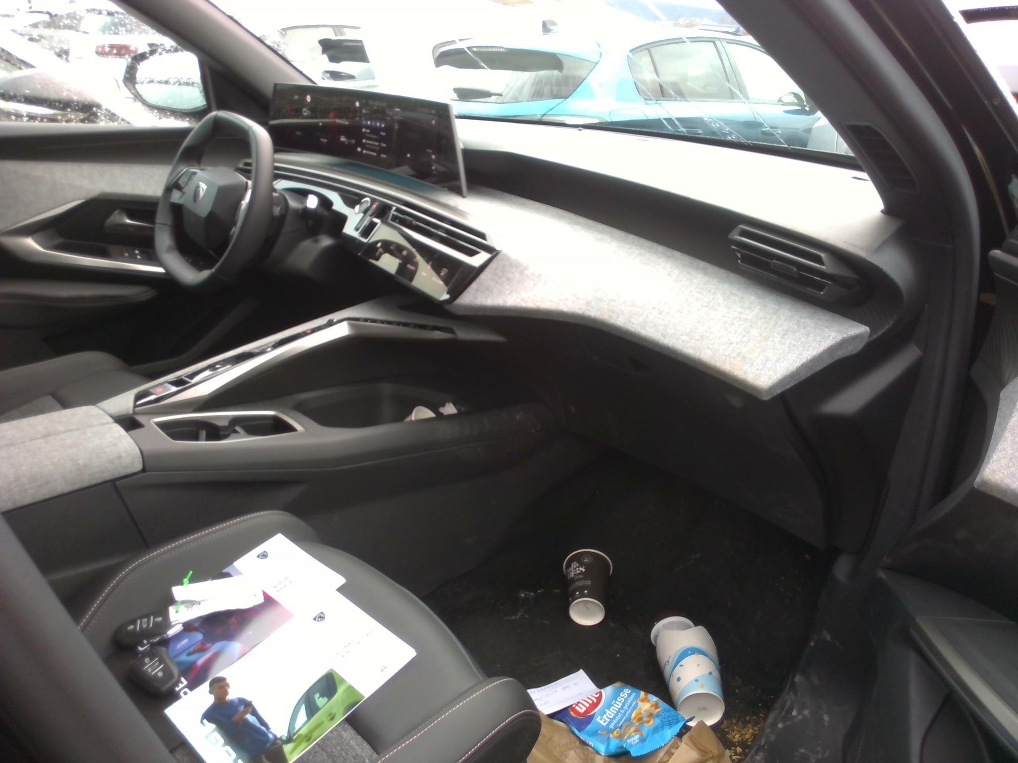 PEUGEOT 3008 Hybrid 136 e-DCS6 Allure 2025
