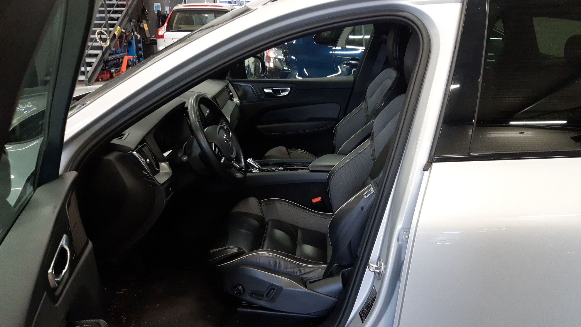 VOLVO XC60 B4 197 ch Geartronic 8 Plus Style Dark 2022
