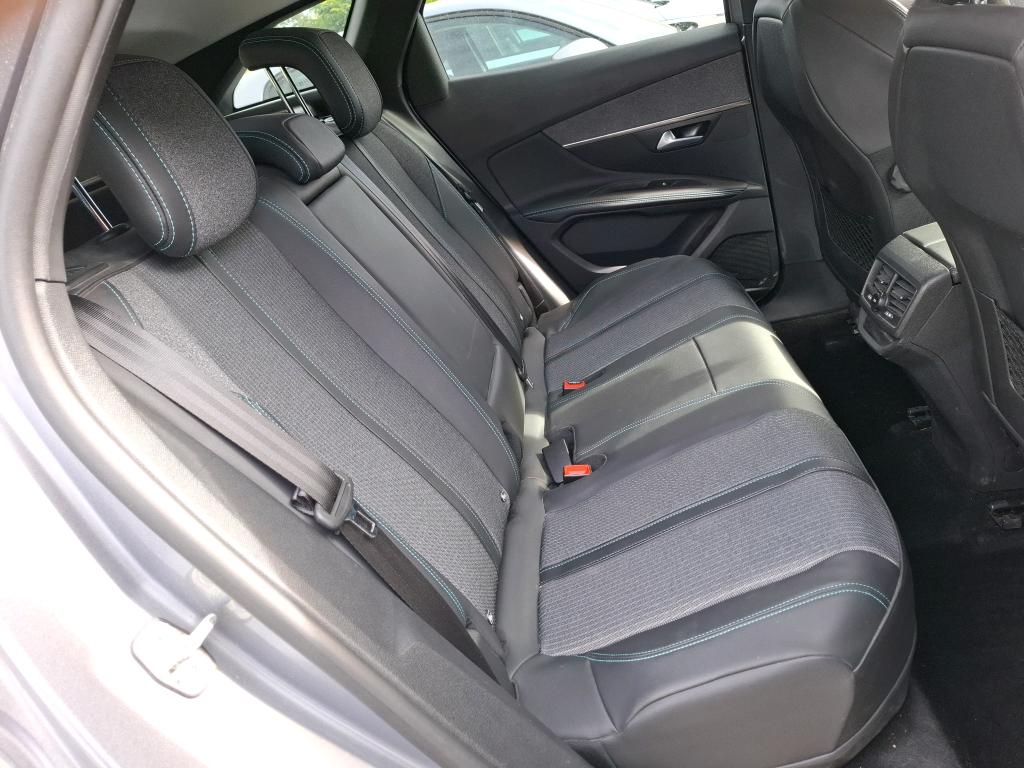 PEUGEOT 3008 Hybrid 225 e-EAT8 Allure Pack 2021