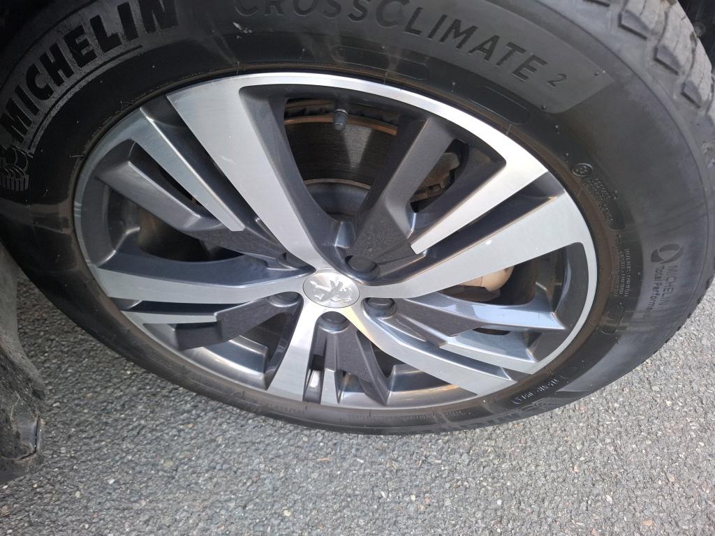 PEUGEOT 3008 Hybrid 225 e-EAT8 Active Pack 2023