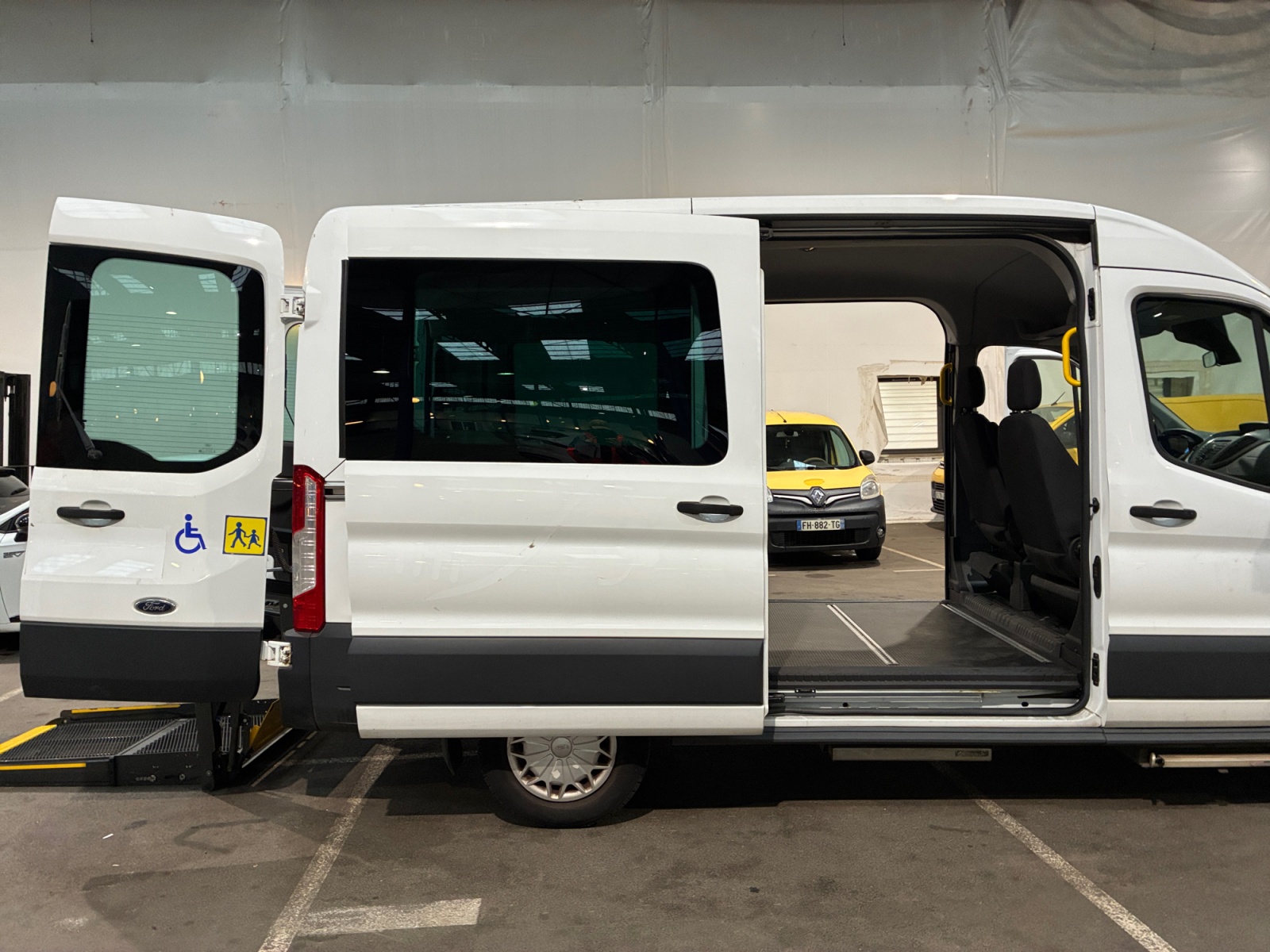 FORD TRANSIT KOMBI TPMR 310 L2H2 2.2 TDCi 125 2016