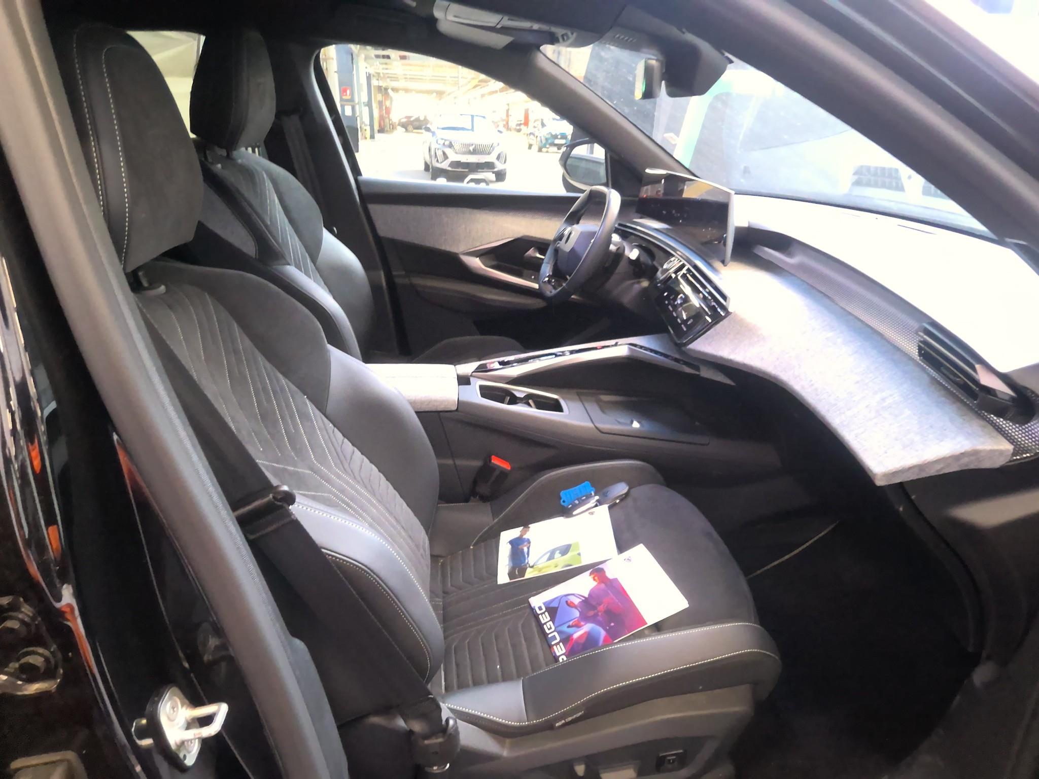 PEUGEOT 3008 Hybrid 136 e-DCS6 GT 2025