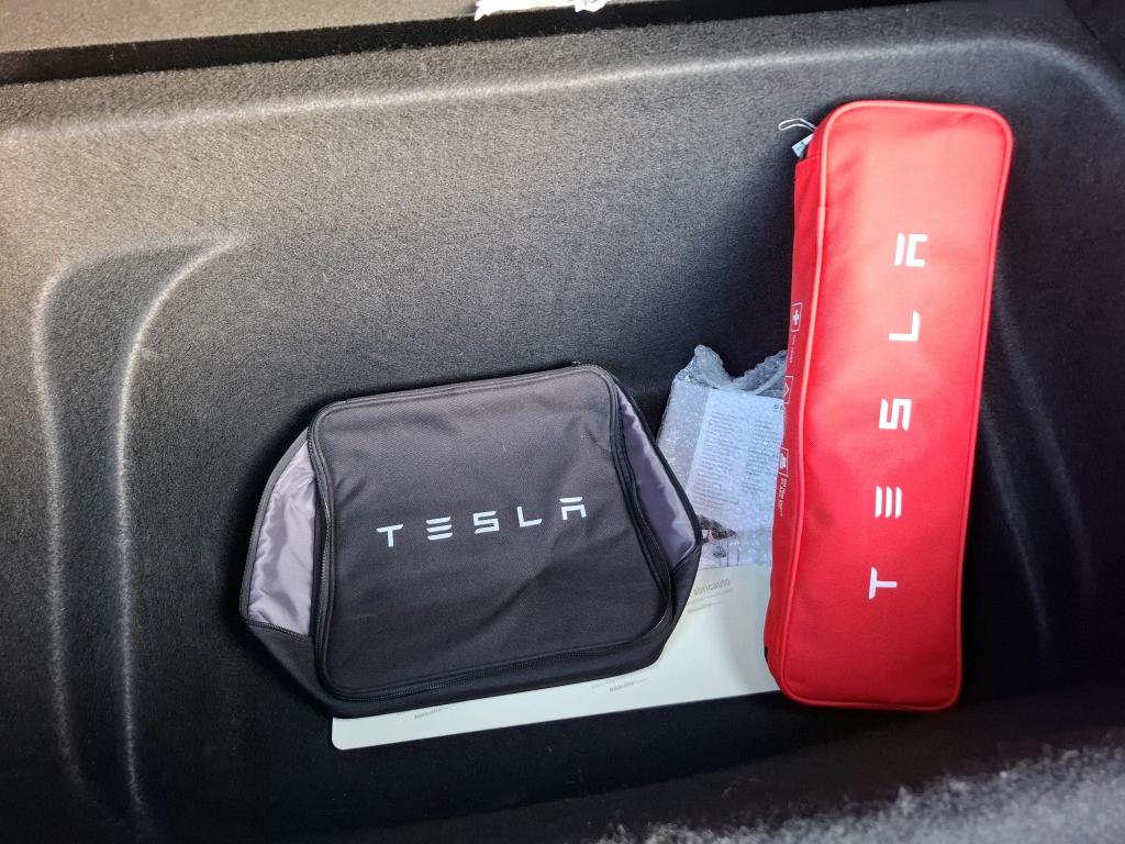 TESLA  2022