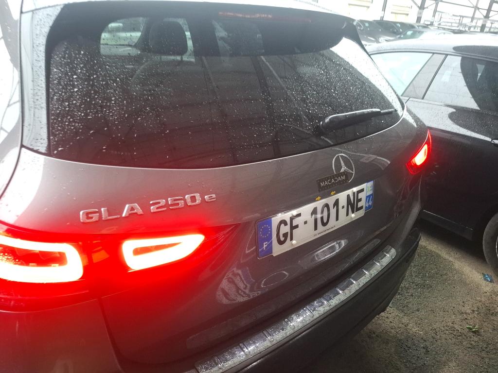 MERCEDES-BENZ GLA 250 e 8G-DCT AMG Line 2022