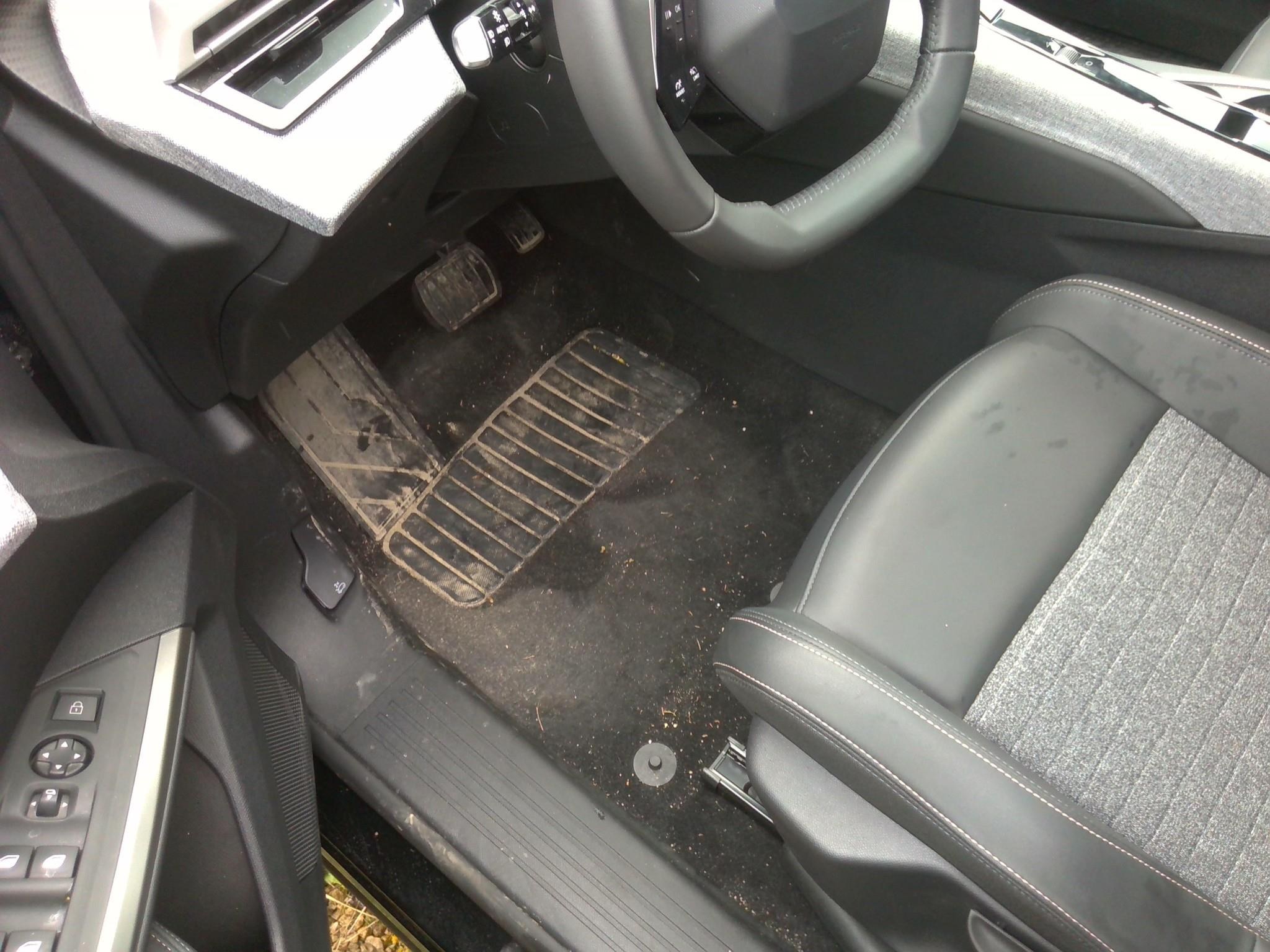 PEUGEOT 3008 Hybrid 136 e-DCS6 Allure 2025
