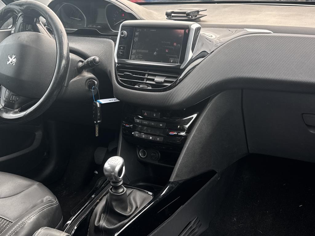 PEUGEOT 2008 1.6 BlueHDi 120ch S&S BVM6 Allure 2015