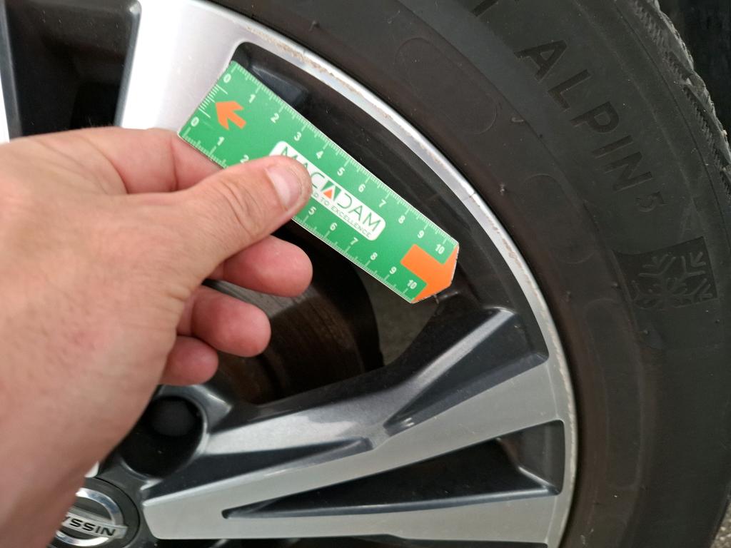 NISSAN  2018
