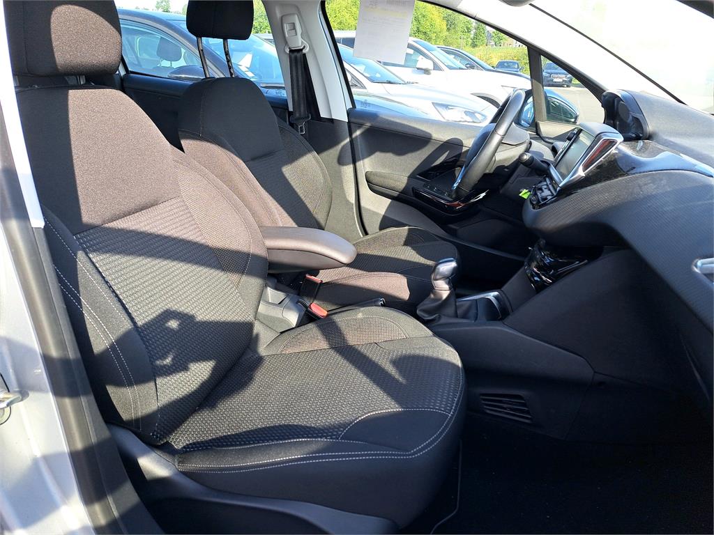 PEUGEOT 208 1.2 PureTech 110ch S&S BVM5 Allure Business 2017