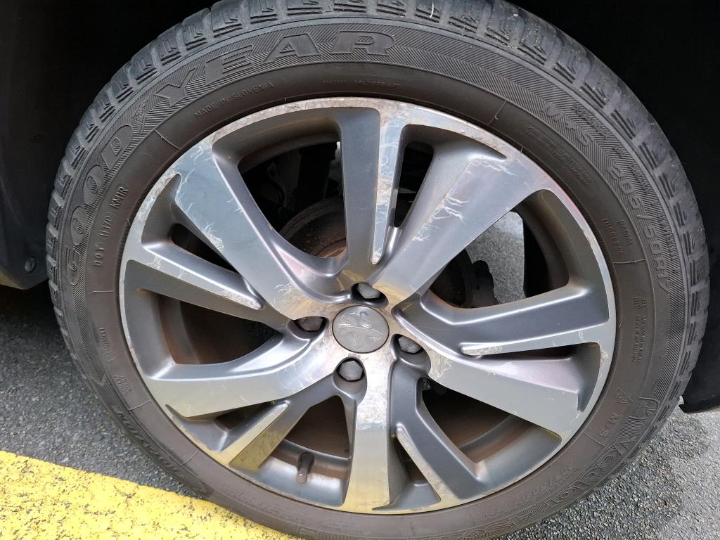 PEUGEOT 2008 1.2 PureTech 110ch S&S BVM5 Allure 2017