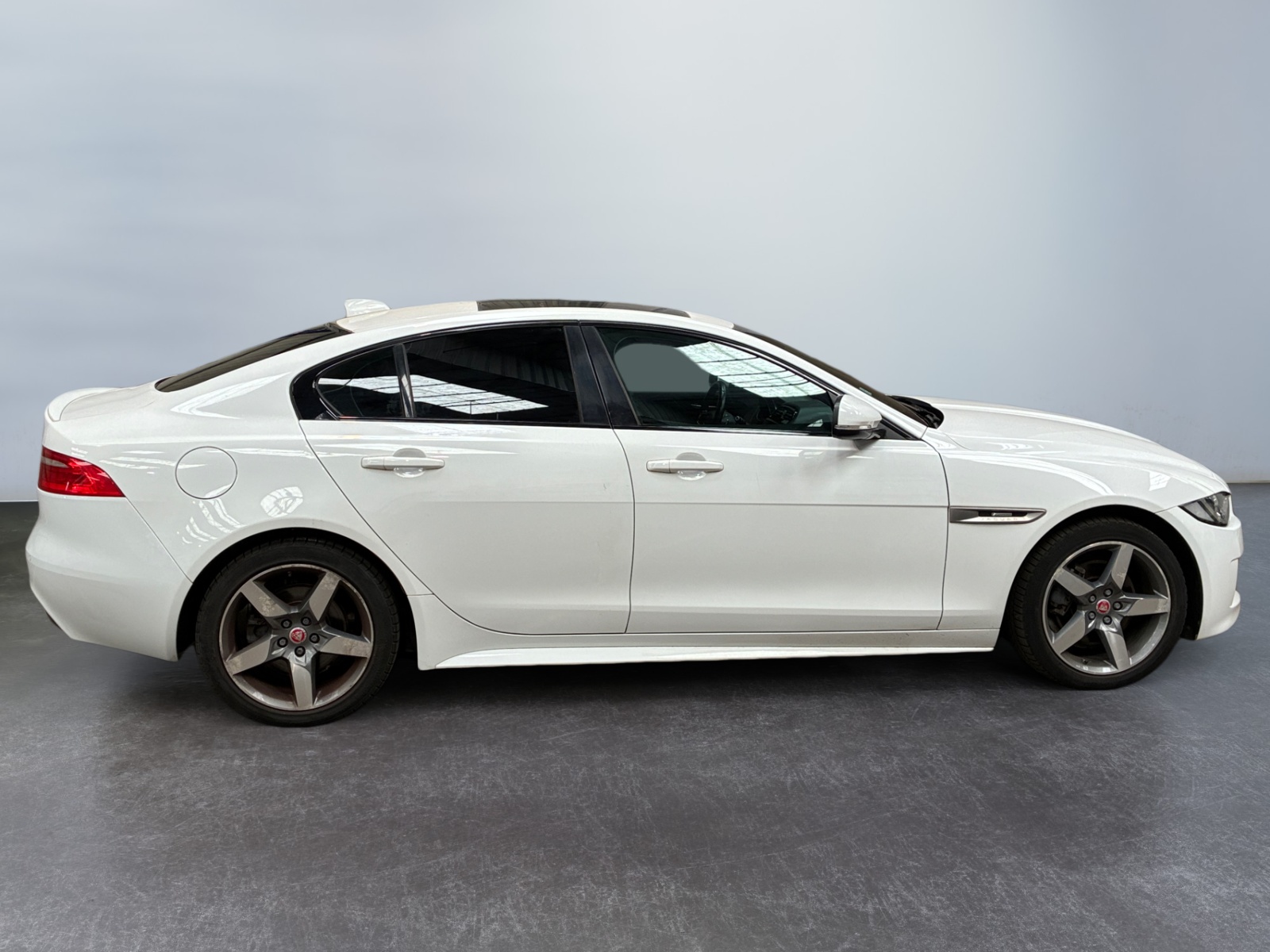 JAGUAR XE 2.0 D - 180 ch BVA R-Sport 2017